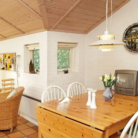 Five-bedroom Holiday In 1 Ferienhaus Nordenbro Vesteregn