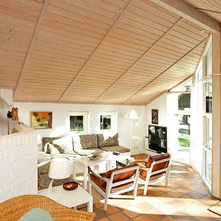 Ferienhaus Five-bedroom Holiday In 1 *