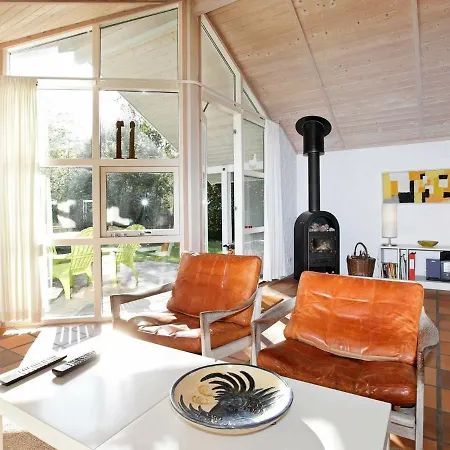 Ferienhaus Five-bedroom Holiday In 1