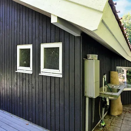 Ferienhaus Five-bedroom Holiday In 1