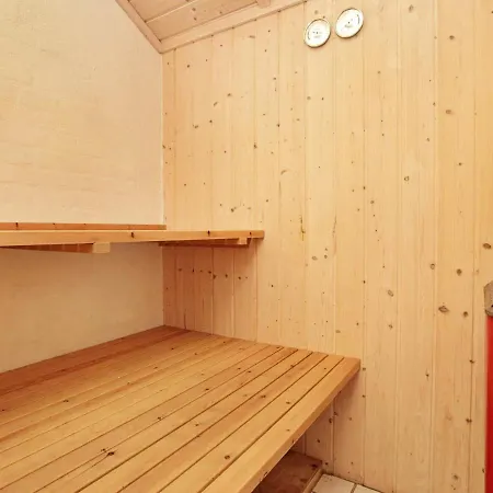 Five-bedroom Holiday In 1 Ferienhaus *
