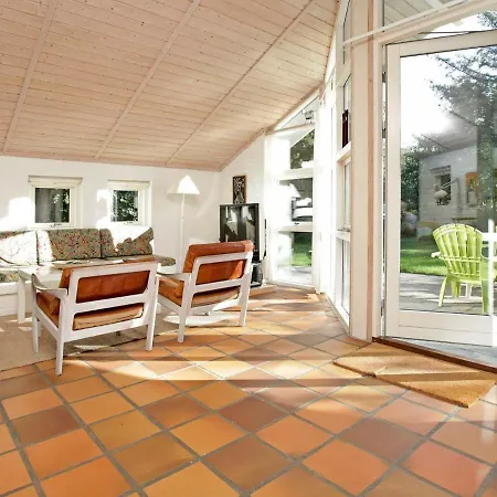 Ferienhaus Five-bedroom Holiday In 1 *